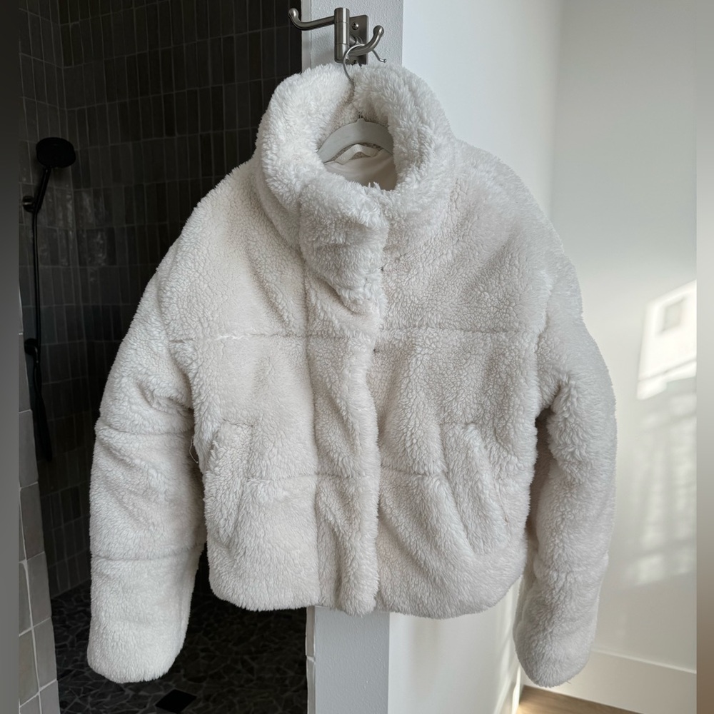 ALO YOGA Ivory Snow Angel Sherpa Puffer Jacket - Size Small